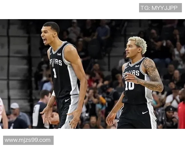 央视火箭与马刺激战加时赛双方拼尽全力争夺胜利